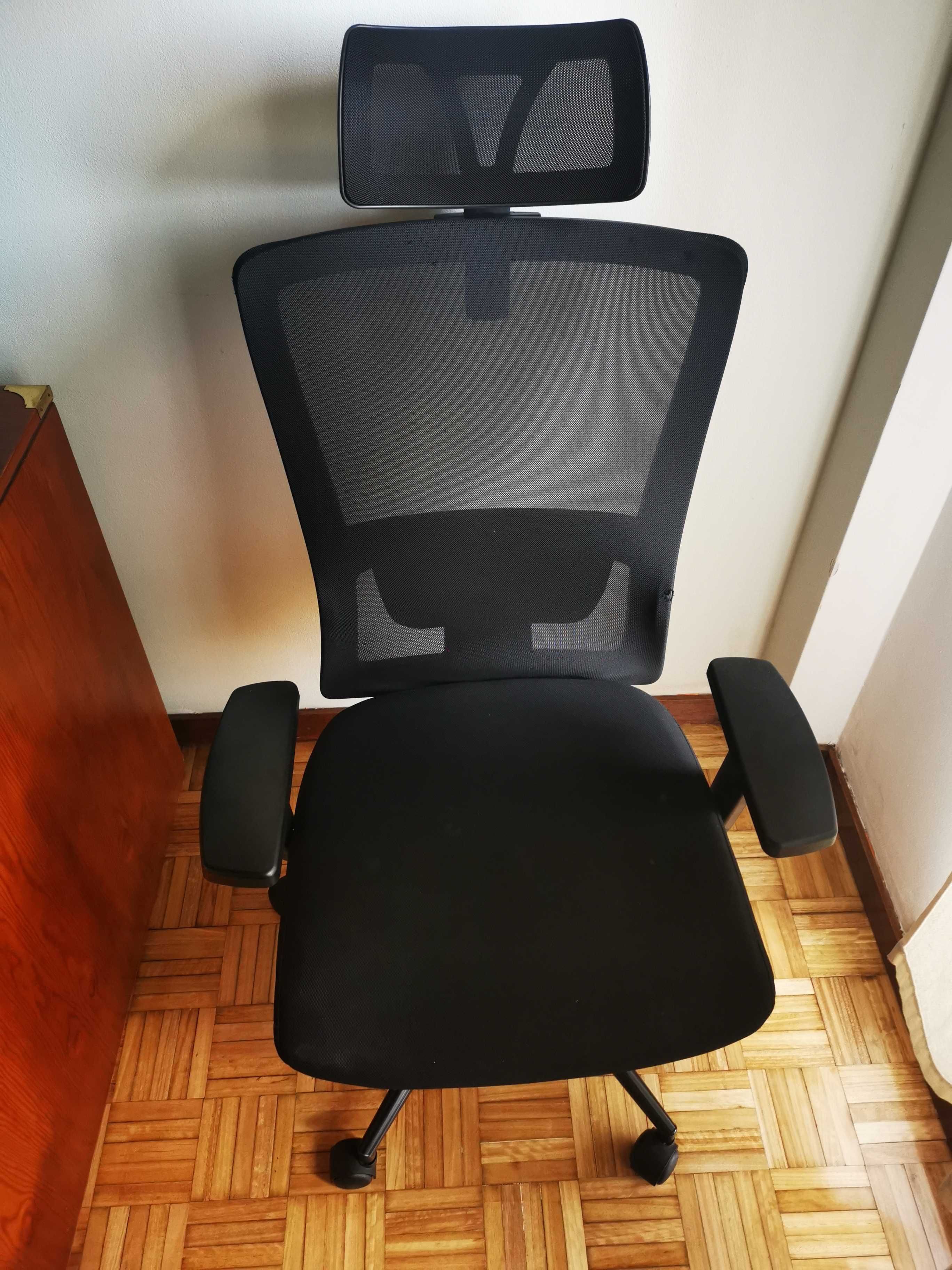 Cadeira de escritório ergonómica ajustável