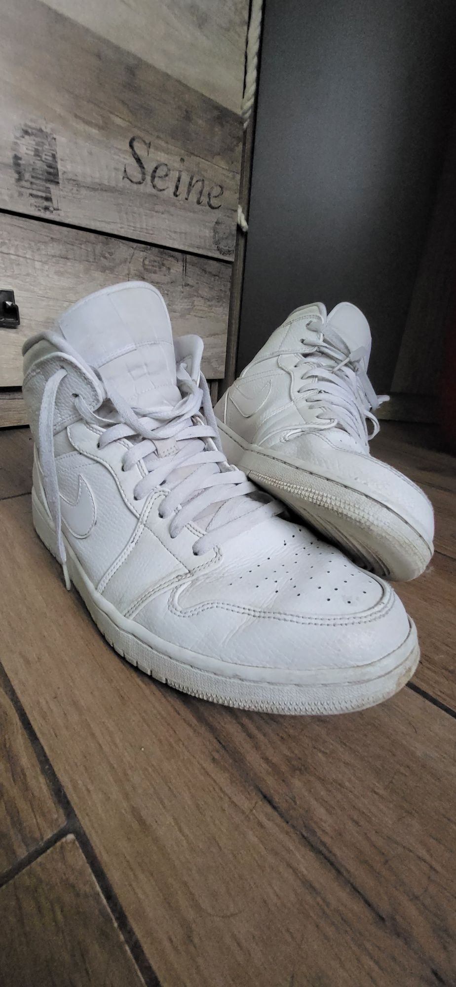 Nike jordan 1 mid