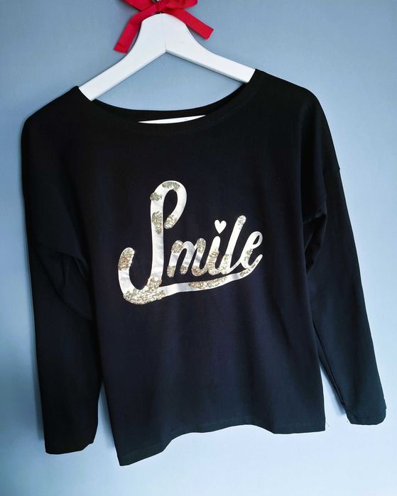 Czarna bluzka z napisem Smile złote cekiny