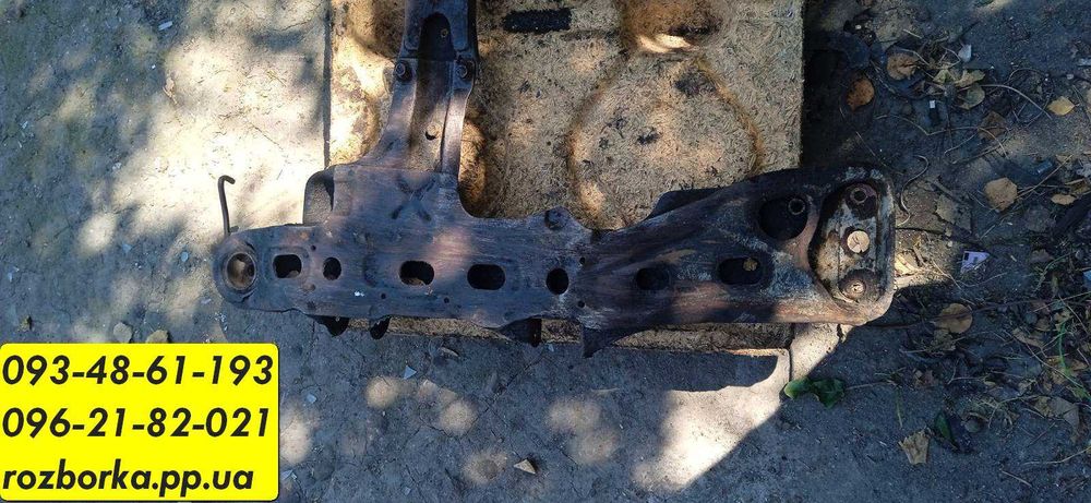 Підрамник передній Mazda 626 gc, передня балка мазда 626 жц, шрот