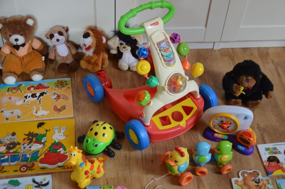 Zestaw zabawek dla mełego dziecka. Pchacz fisher price,układanki i inn