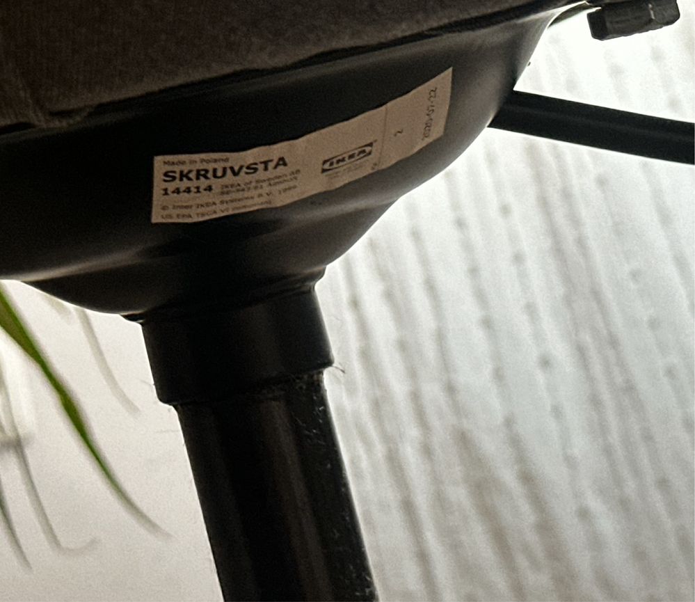 Fotel szary obrotowy regulowana wysokość Skrustva marka Ikea