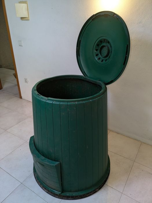 Compostor 250 L usado