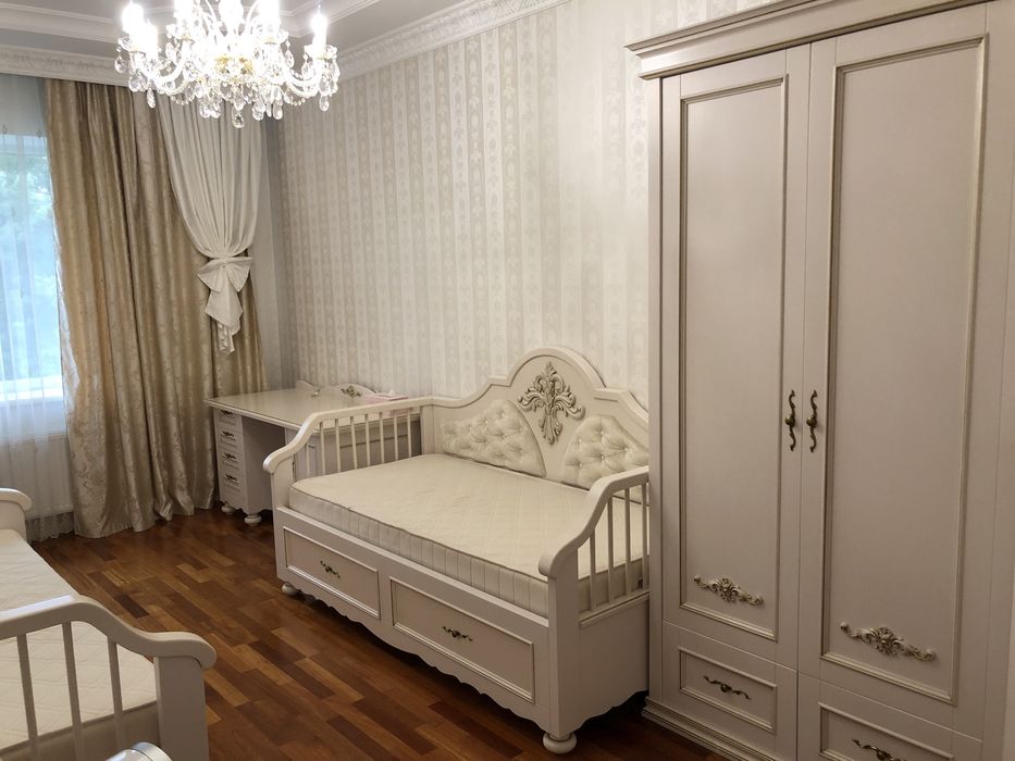 Продаж будинку та 18 соток землі