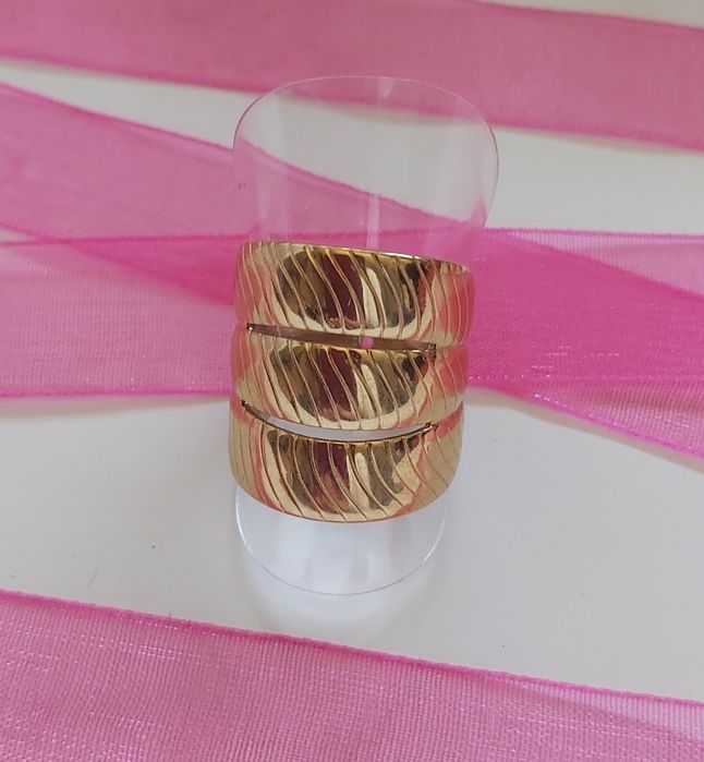 Anel dourado, em aço, ajustável