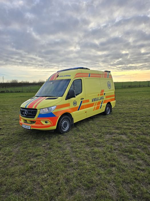 Ambulans karetka z wyposażeniem Mercedes Sprinter 907