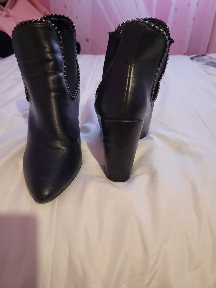 Botins pretos 36