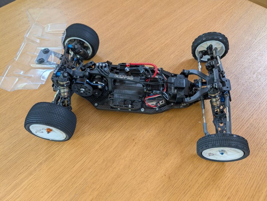 Model zawodniczy buggy 1/10 team asso associated dużo modyfikacji