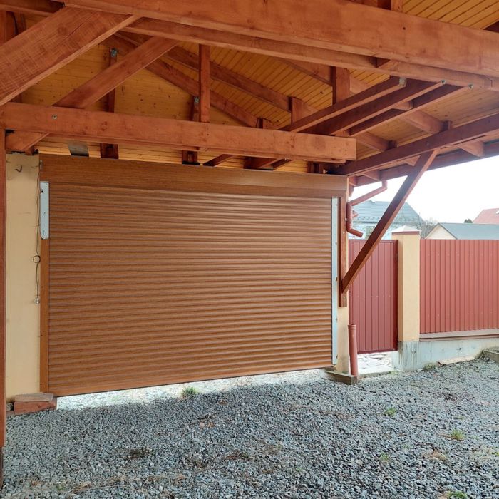 Продаж цегляного спареного будинку