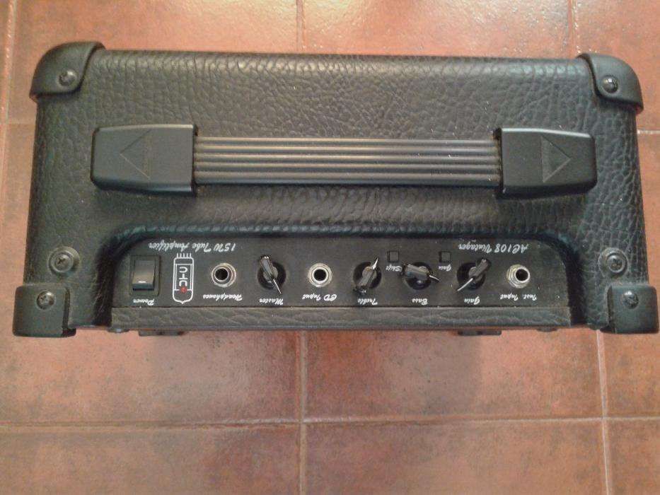 Amplificador Behringer