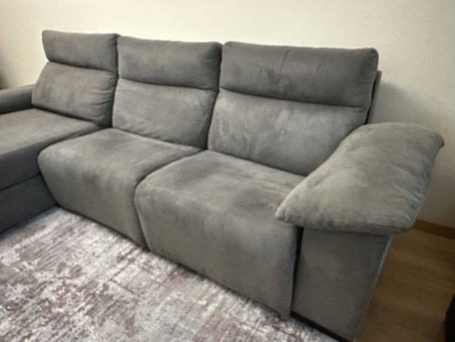 Sofá 3 lugares com Chaise Louge e relax elétrico