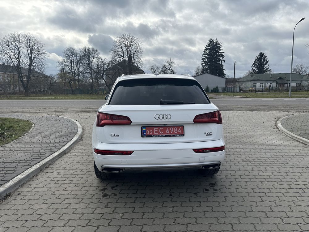 Продам Audi Q5 quattro Premium 2018 року