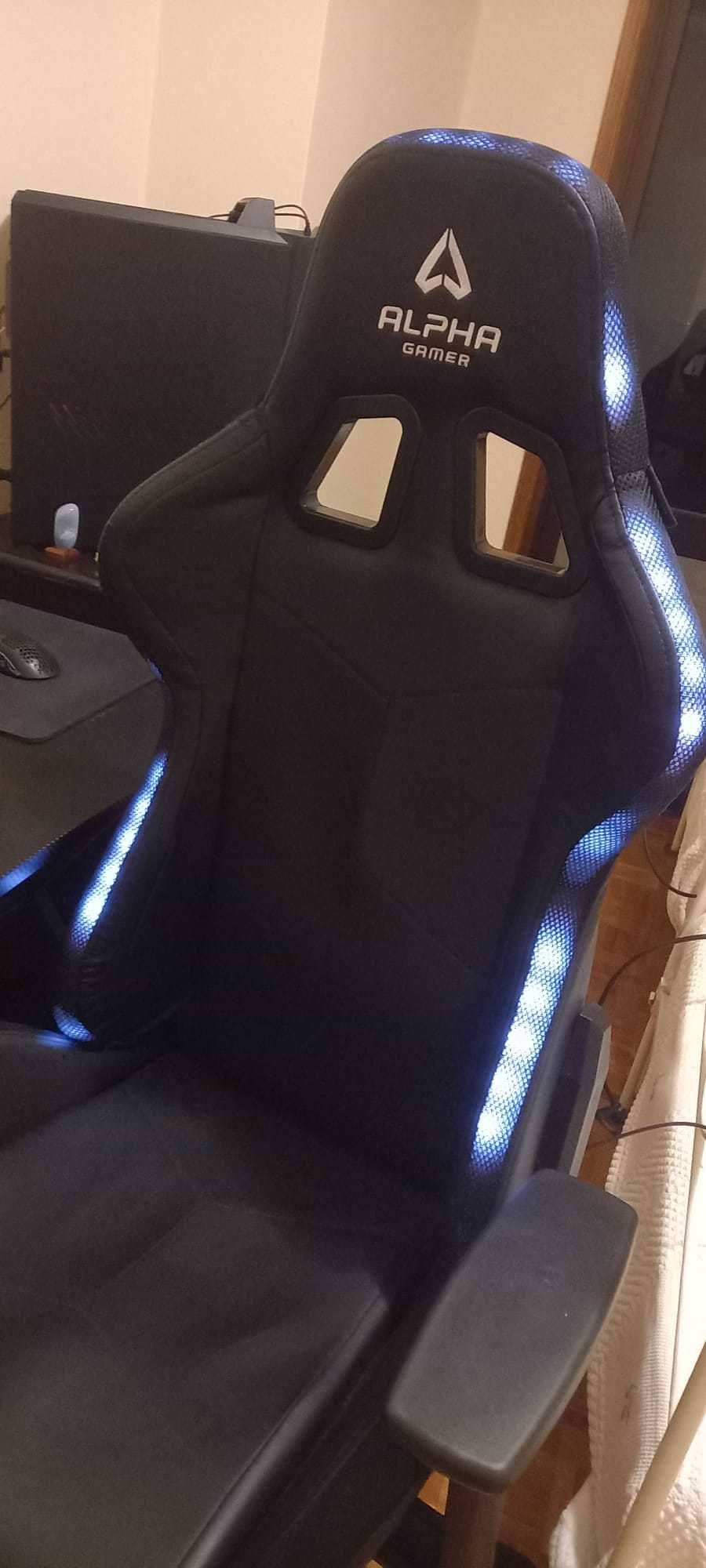 Cadeira Gaming Alpha Gamer Cygnus RGB até 130 kg - Preto