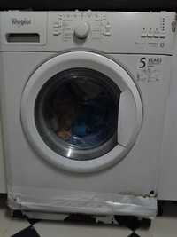 Máquina lavar roupa avariada