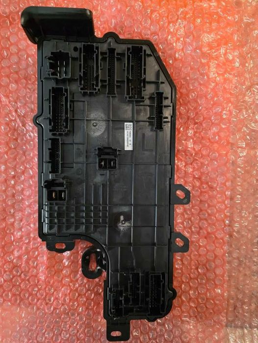 1585694-02-B tesla model s 2021+ plaid лівий боді контролер