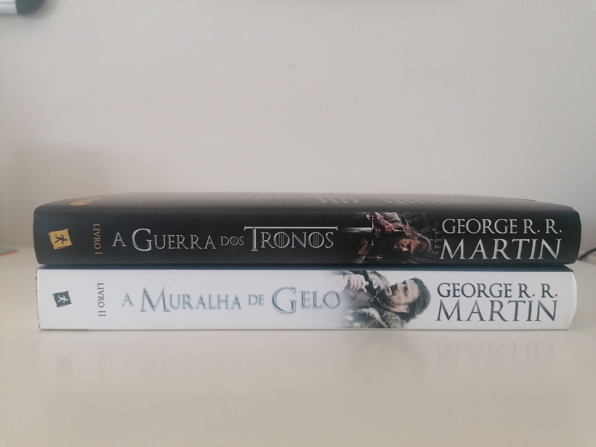 Livros 1 e 2 das Crónicas de Gelo e Fogo, George R. R. Martin