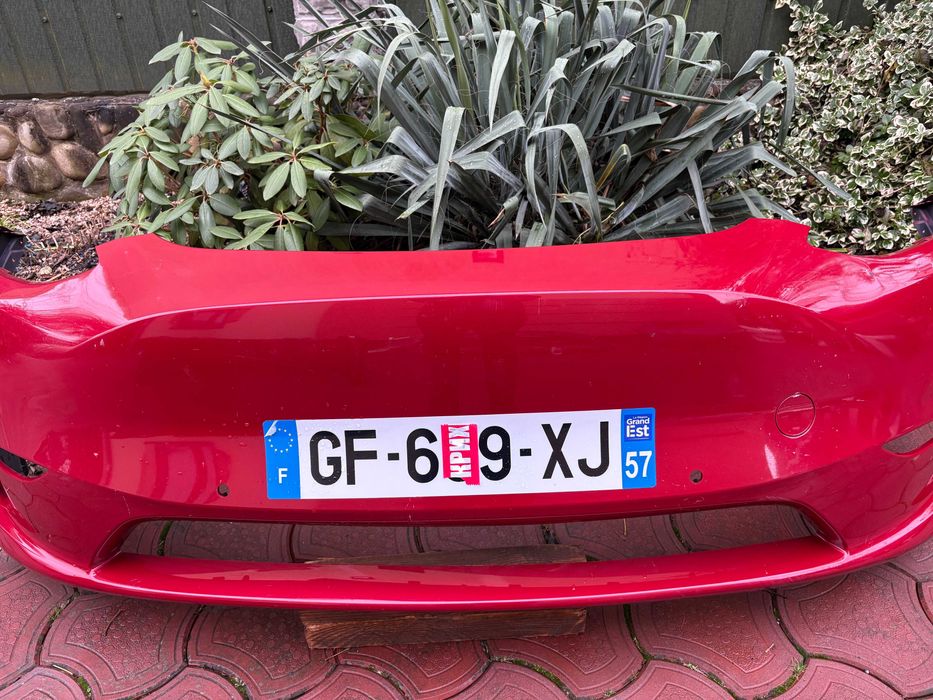 Бампер передній Tesla Model Y під парктронік