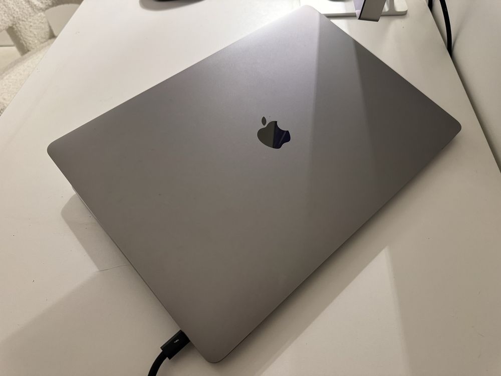 MacBook Pro i9, 64 GB Ram