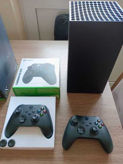 Konsola MICROSOFT XBOX Series X. Jeden pad.