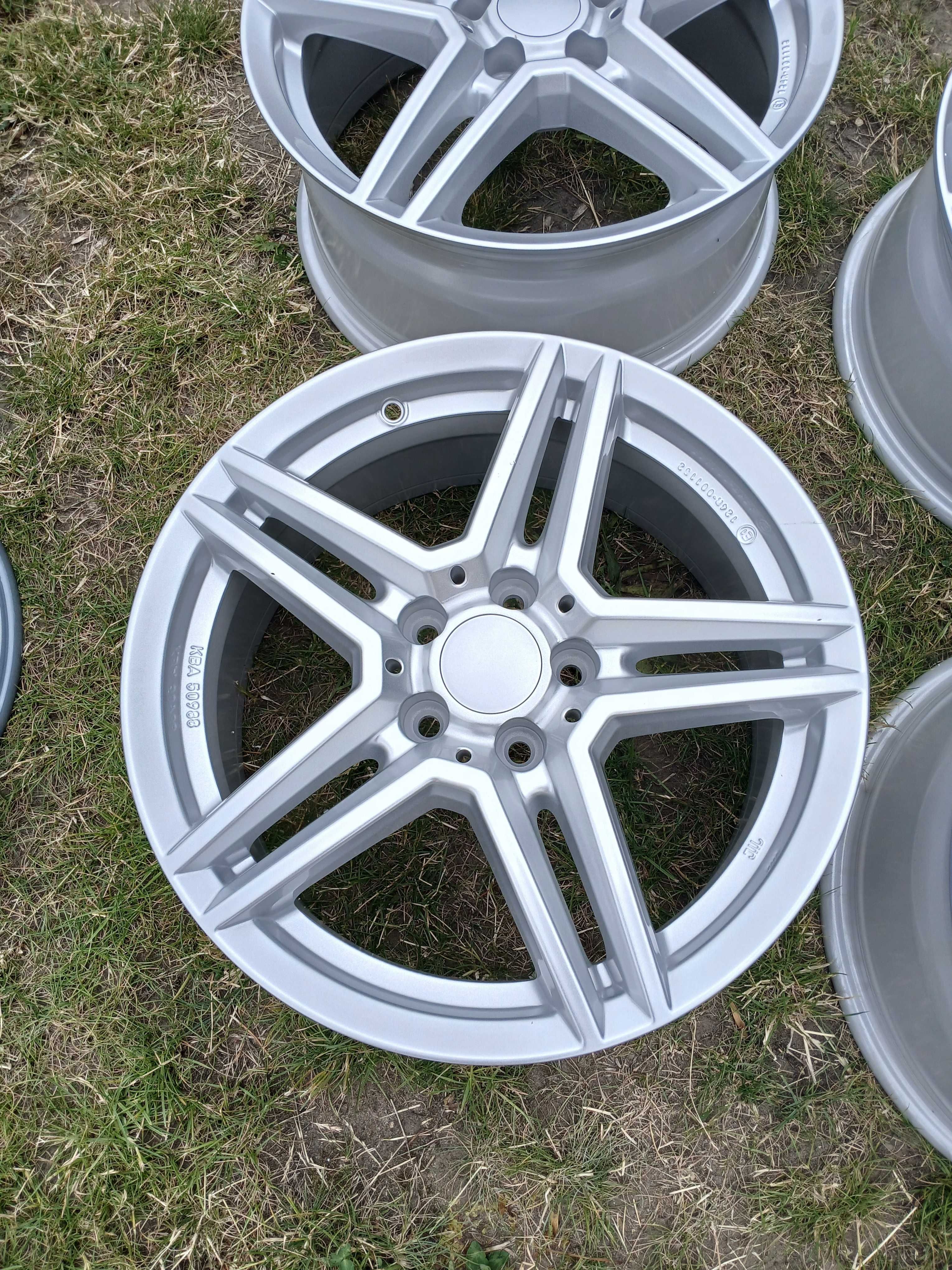 A1110. UNIWHEELS 7,5x17 ET 52,5 rozstaw 5x108