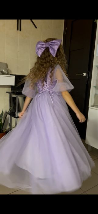 Продам гарну сукню для дівчинки !