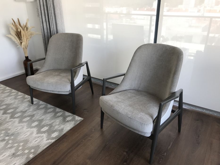 2 Poltronas com oferta das almofadas..