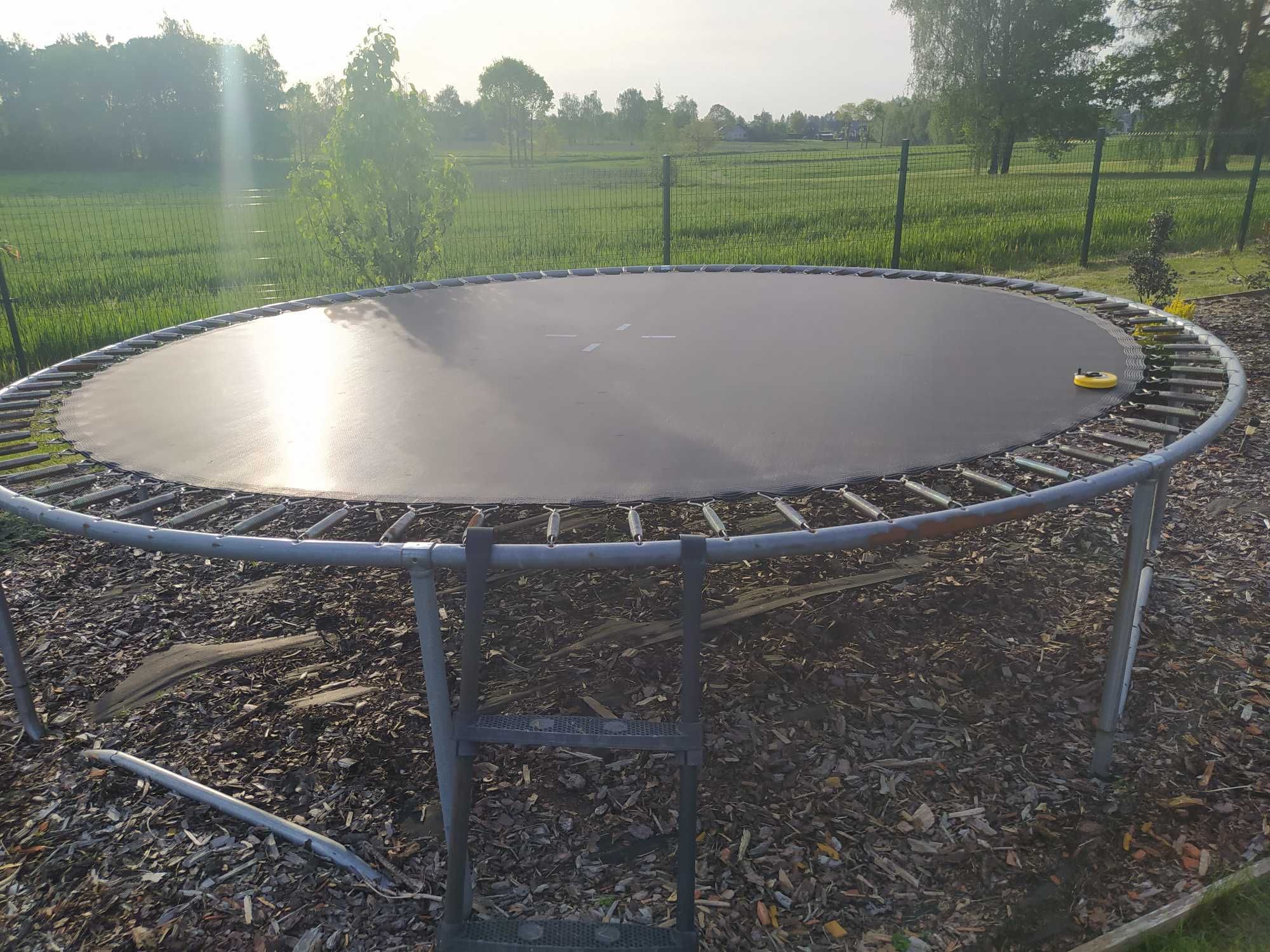 Sprzedam trampoline  3, 5 m.