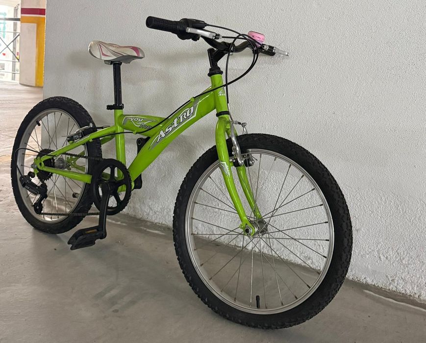 Bicicleta verde criança