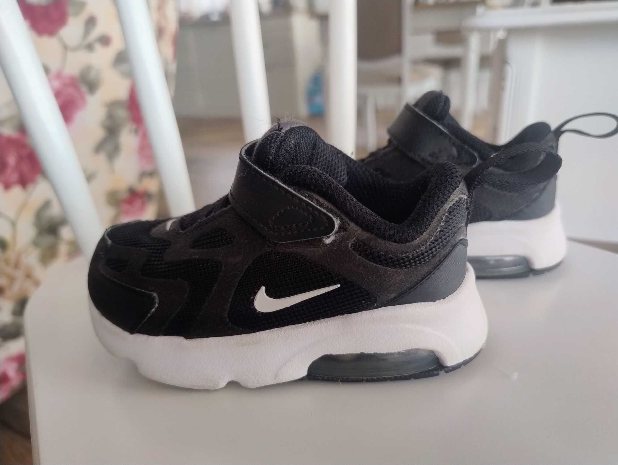 Obuwie sportowe Nike roz 22