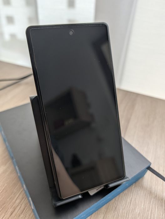 Smartfon Google Pixel 6 cały komplet + etui Casetify