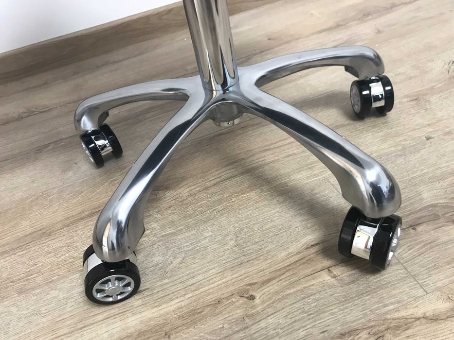 Стілець прямокутний чорний на колесах Antlu,спа- масажного-салон