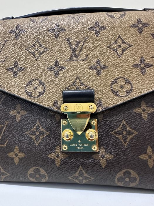 Сумка Louis Vuitton Pochette Metis Reverse