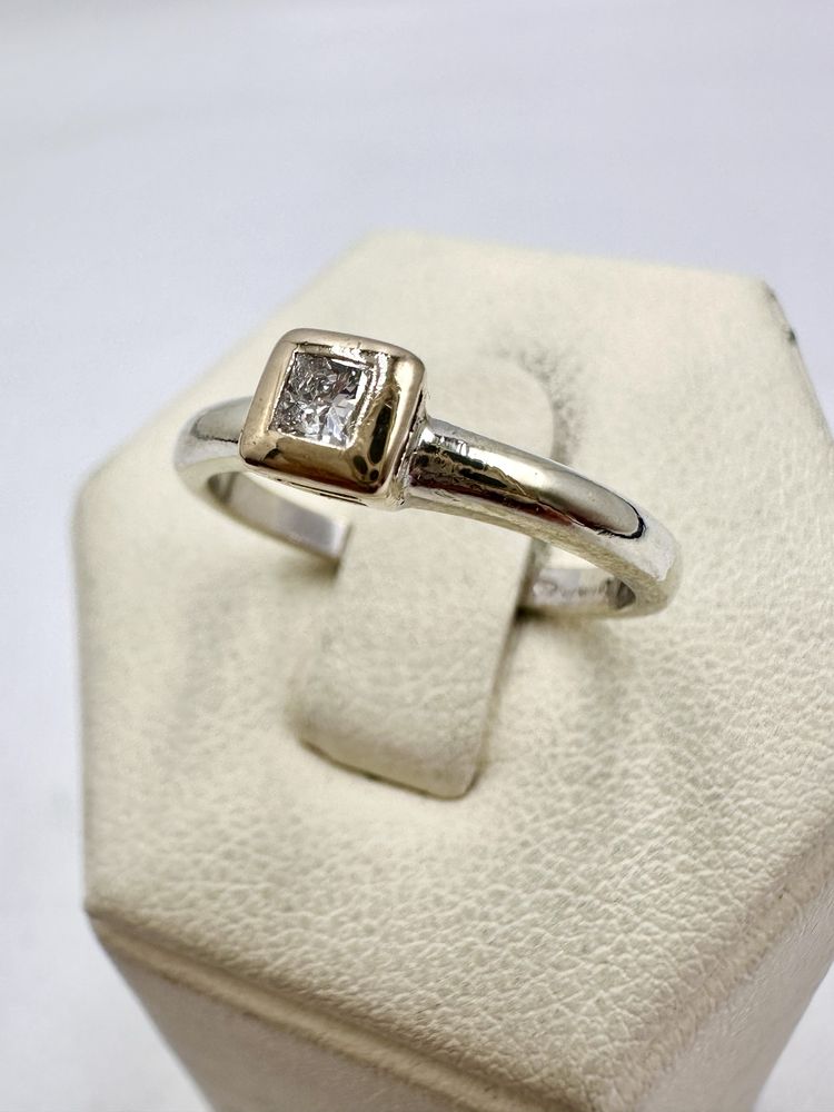 Złoty pierścionek z diamentem princessa 2,7mm