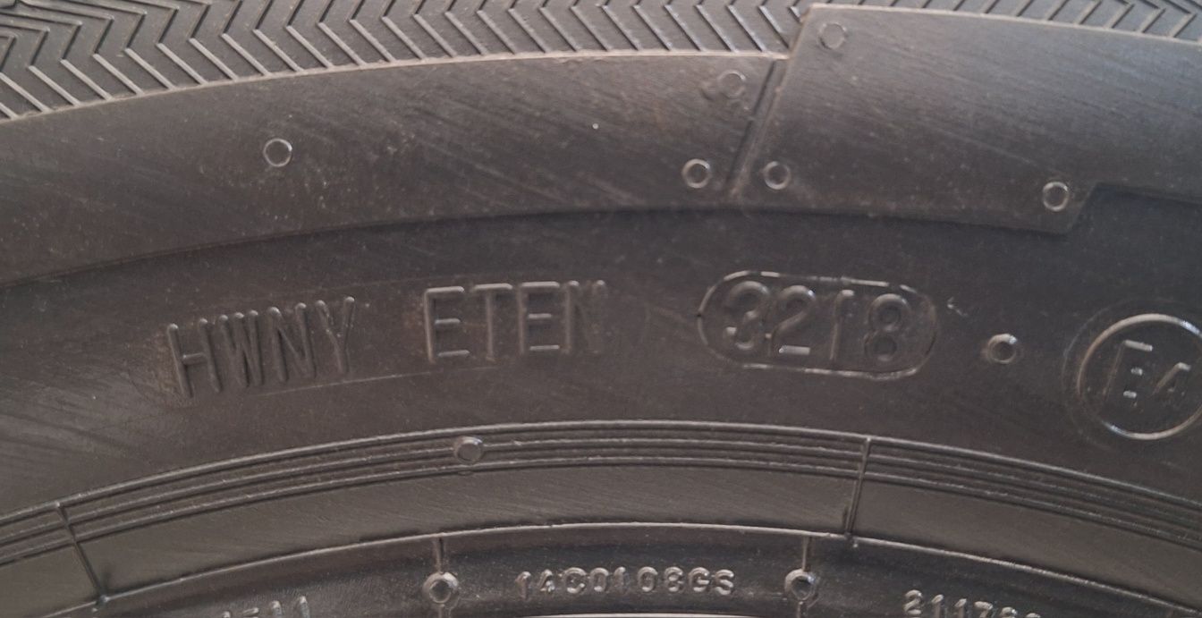 Opony Zimowe 15 Uniroyale Snow Max 2 205/70R15C Komplet Nowe