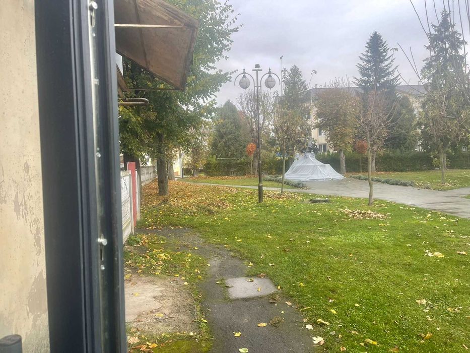 Приміщення в оренду, центр Яворова — ремонт під орендаря