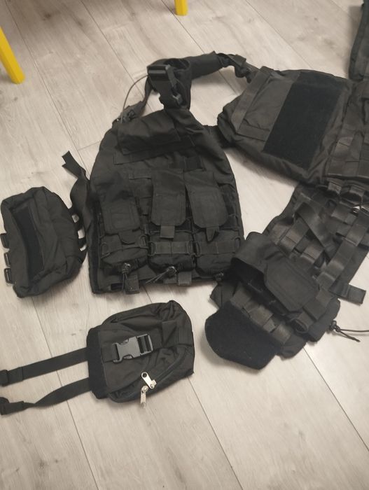 Плитоноска чорна. Матеріал кордура хороша якість.