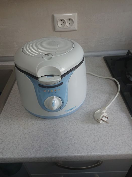 Продам фритюрницу FERST