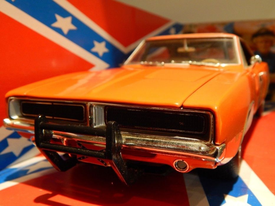 Miniatura 1:18 do Dodge Charger da serie Dukes of Hazzard General Lee