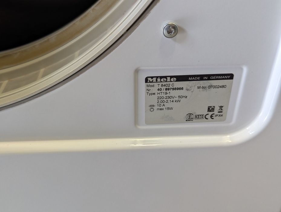 Сушильна машина Miele T 8402 C