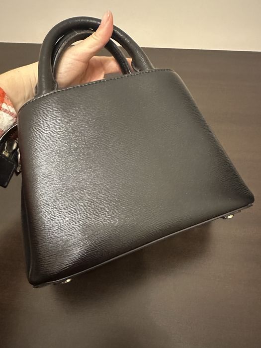 Продаж шкіряної сумки DKNY