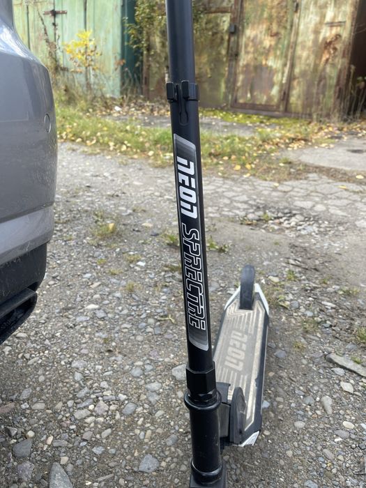 Самокат дитячий Neon Spectre з LED підсвіткою колес