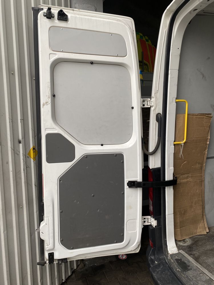 Двері задні білі Volkswagen Crafter 2019 рік Дверка задня