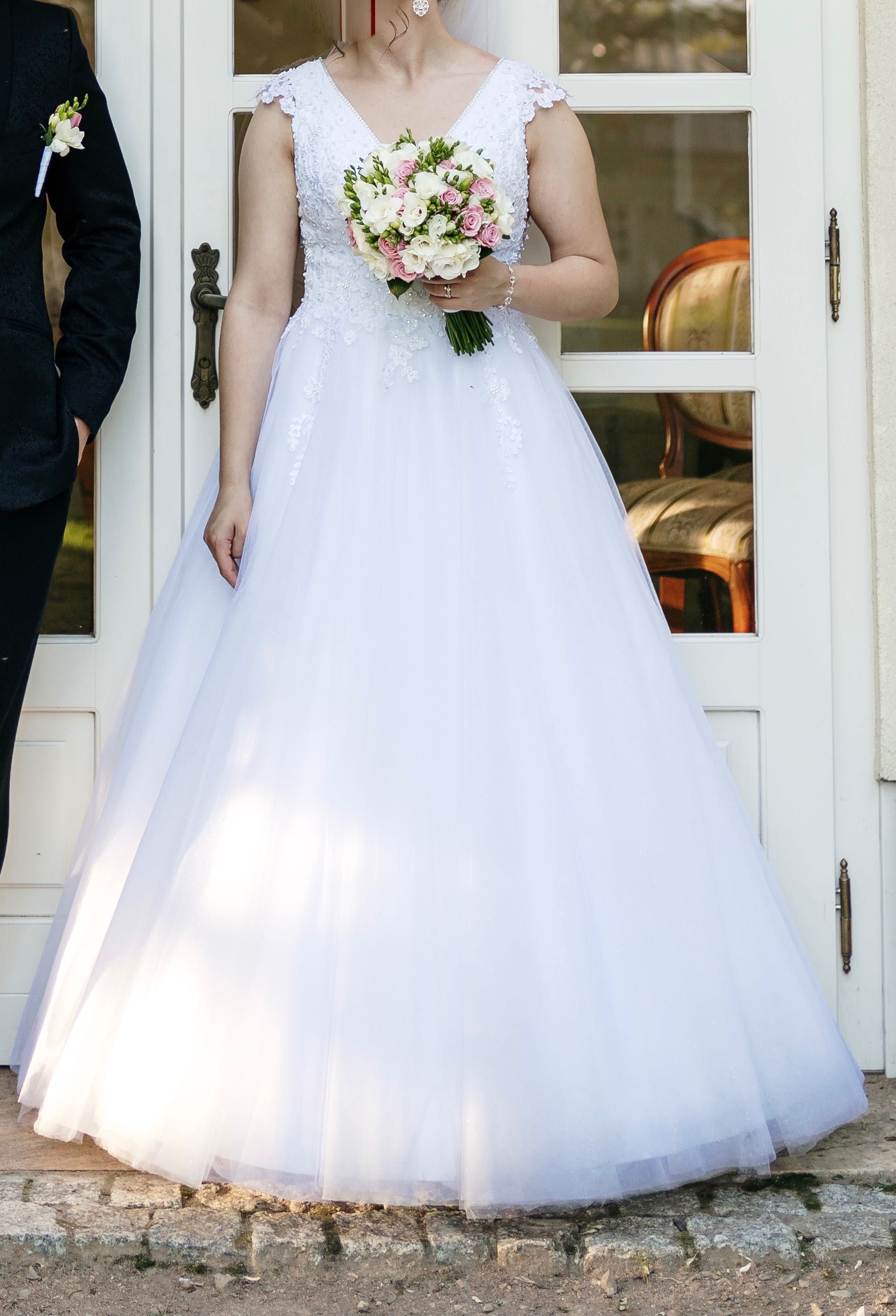 Suknia ślubna biała z brokatem i koronką