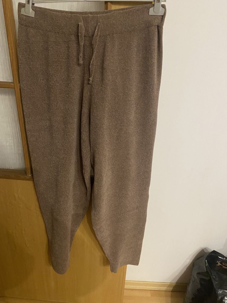 Spodnie dresowe dzianinowy materiał rozmiar 40