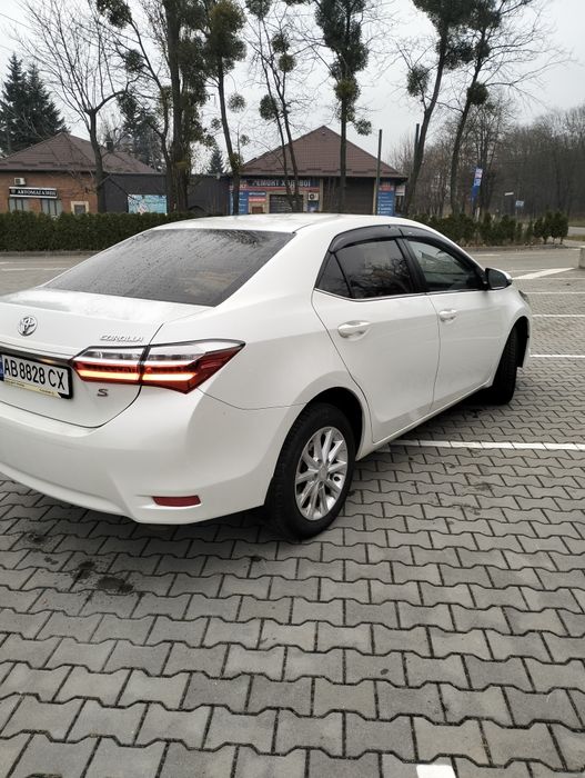 Тойота Корола 2017року