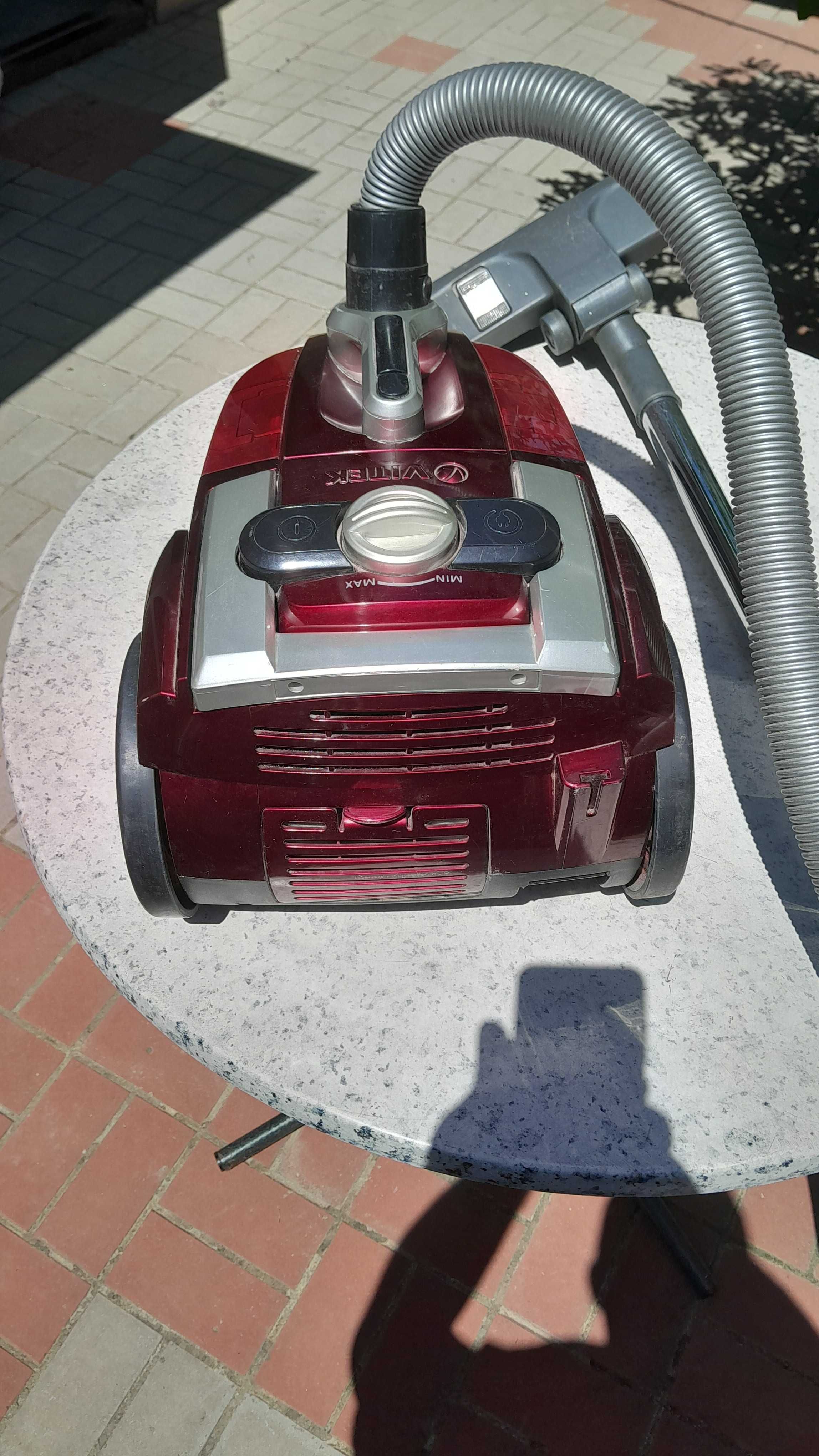 Продам пылесос Vitek VT 1833R