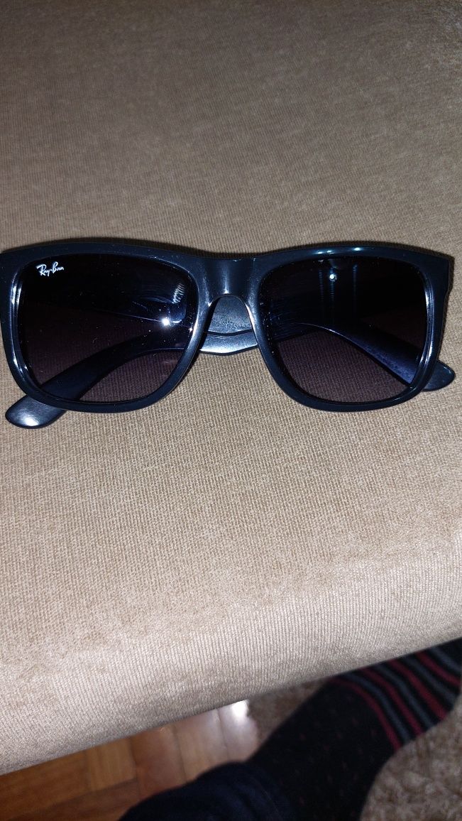 Oculos  de sol originais , com caixa e 2 lentes suplentes.