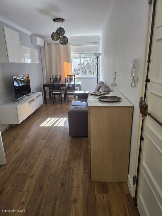 Baiiro Das Pedralvas- Benfica T2  Bem Mobilado