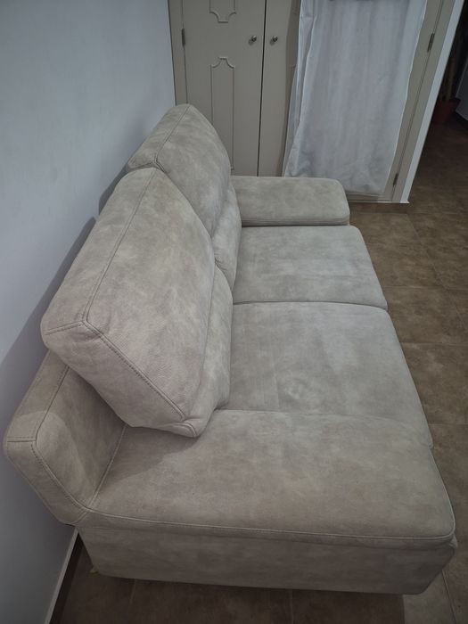 Sofá de 2 lugares bege