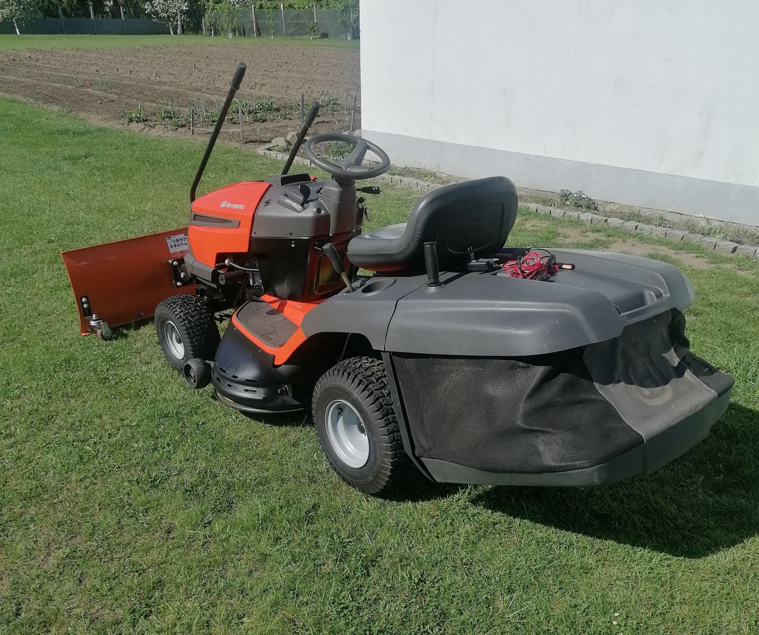 Traktorek kosiarka husqvarna TC 138 z pługiem do śniegu
